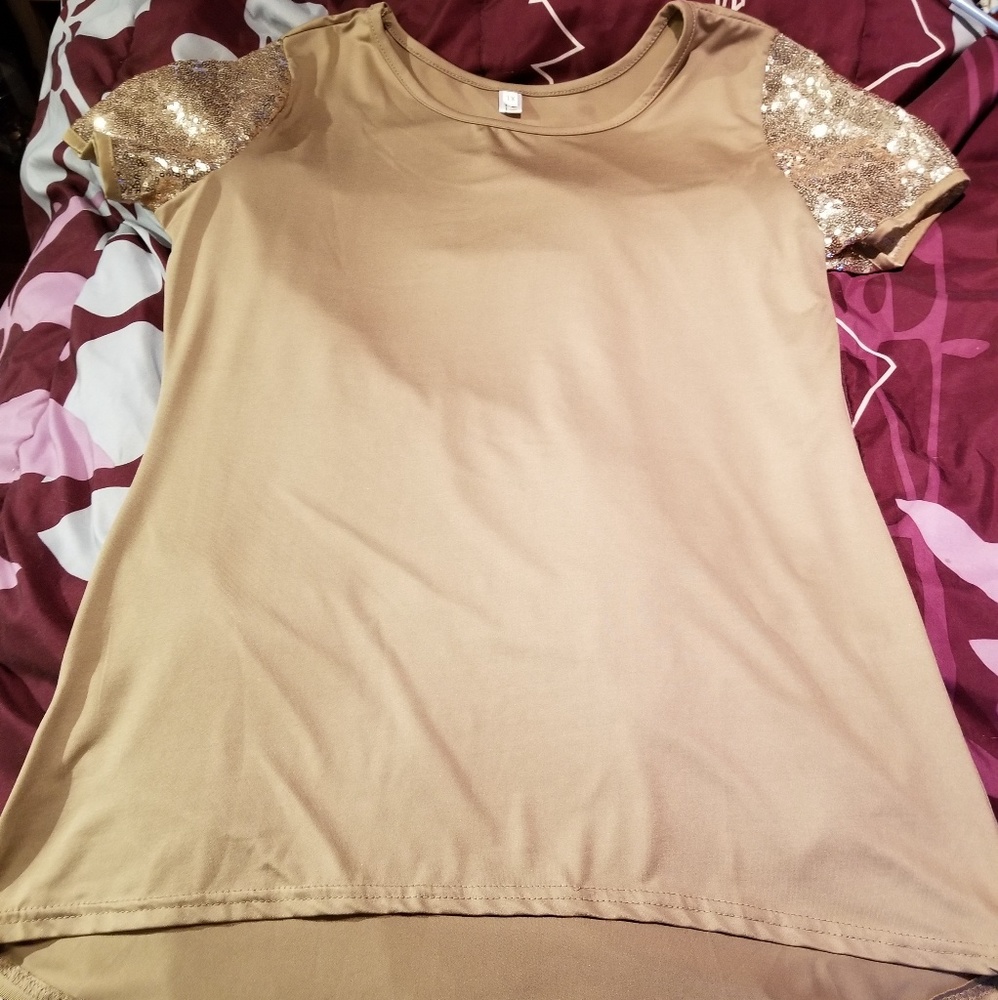 Short sleeved sequin shirt